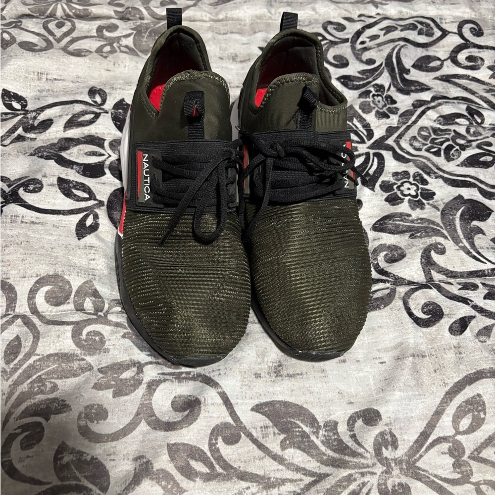 Nautica Men's Dark Green Sneakers with Red Accents